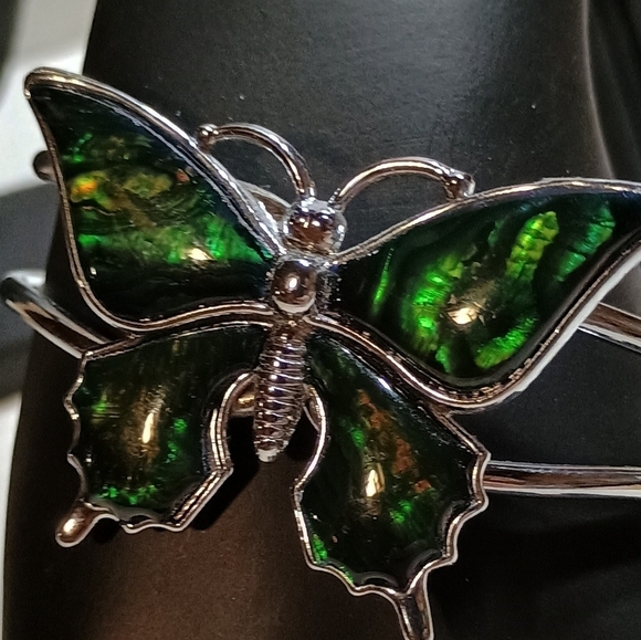 Elegant Silver and Green Butterfly Bracelet - Picture 2 of 4